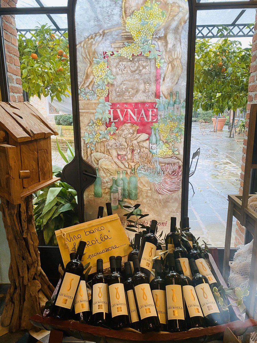 GiovanniToti's tweet photo. Buon sabato dalle Cantine #Bosoni, che producono alcuni tra i #vini più buoni della #Liguria, tra cui il Vermentino Colli di Luni Etichetta Nera, eletto miglior bianco del 2019 in Italia. A maggio verrà inaugurata una nuova parte... #AvantiLiguria
Leggi➡️https://t.co/VFRh39HxMe https://t.co/wJkhFrMdnt