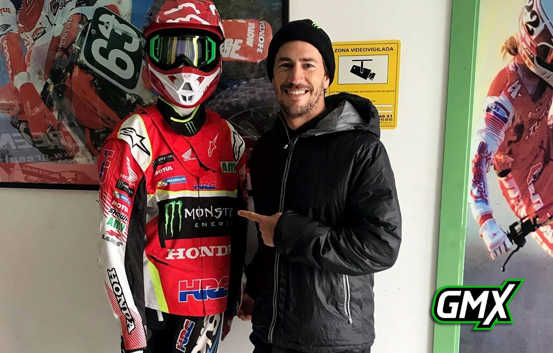 Hace unos días, @joanbangbang88 nos visitó tras su vuelta del #Dakar2020 y compartió su experiencia con todo nuestro equipo. ¡Gran detallazo Joan! ¡Muchas gracias!