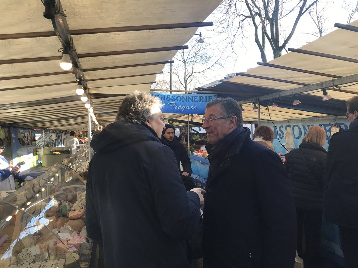 PierreGaboriau's tweet photo. A la rencontre des commerçants et habitants au marché #Wilson. Je ressens un profond désir de changement pour #Paris et le 16ème arrondissement dans chacun de mes échanges. #jaimemon16 https://t.co/dKdey7GOug
