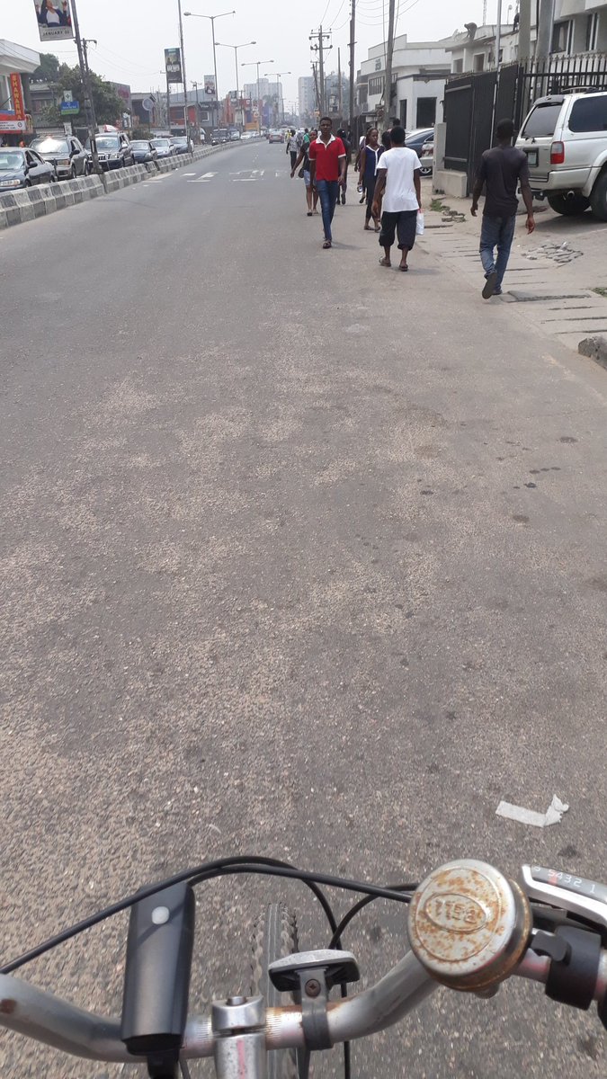 femkevanzeijl's tweet photo. Assessment after a morning bicycle round through central #Surulere: zero #okada and #keke, hordes of pedestrians, yellow taxis galore and some #danfos taking over the inside routes. And more quiet than on a Sunday morning. #ban https://t.co/kvMcNQVmpN