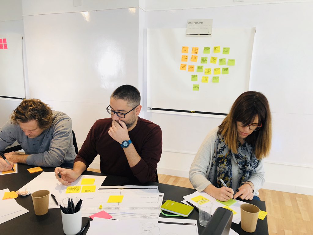 cecilia40arce's tweet photo. Ya entramos a la fase de #Ideación y para tener una buena idea debemos generar muchas ideas así que allá vamos #DisruptThinking con @luchodominguez @Experience__Lab #DesignThinking #DesignDoing https://t.co/rJ32kSmLRx