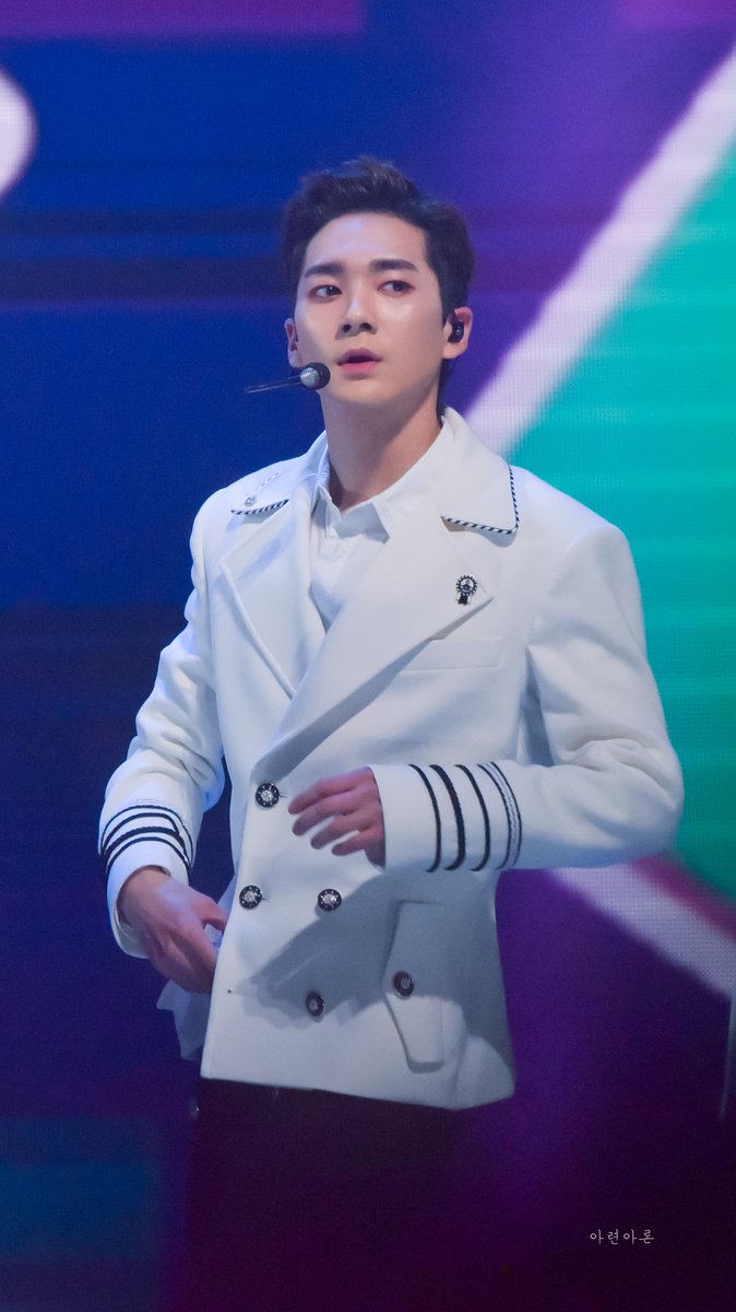AryounAron's tweet photo. 20200130 서울가요대상
청량한 노래에 섹시 한스푼

#뉴이스트 #NUEST #ARON #아론 #곽아론 https://t.co/Ur8yYcl8BY