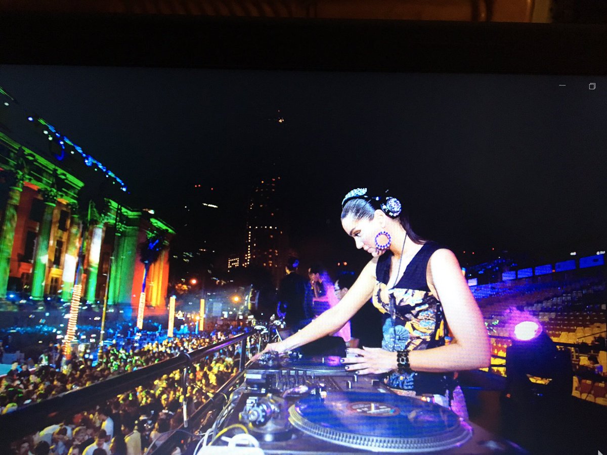 sassypandez's tweet photo. Mix or Scratch? Whats your favourite? 🖤 #rane #serato #festival https://t.co/3occhy9WJN