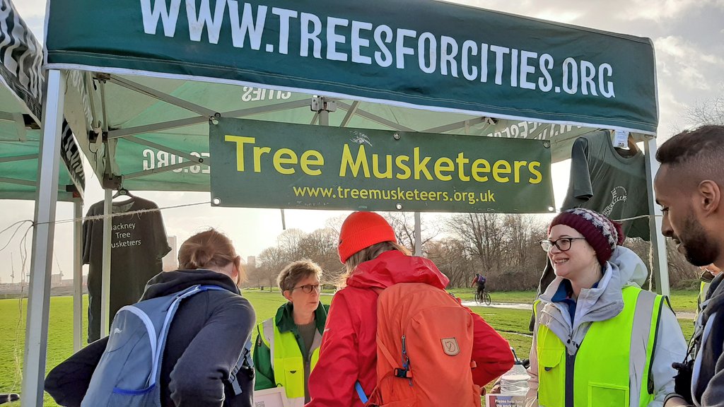 6,500 new trees is being planted in #HackneyMarshes this morning in part with @hackneycouncil & @TreesforCities
 I did my bit with @GGHackney and @TM_Hackney 
#PlantATree #GenerationTree 🌳