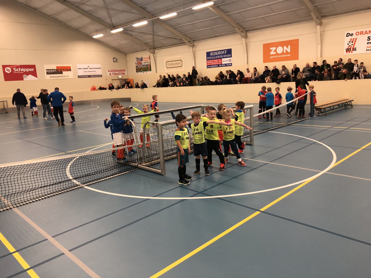 Vanmorgen met de kabouters van <a href="/sportingandijk_/">Sporting Andijk</a> naar het Guppytoernooi van <a href="/VVS46/">VVS'46</a> Genoten van onze jongens en meid. 2 keer winst en 2 keer verlies, maar belangrijker allemaal blije gezichten!