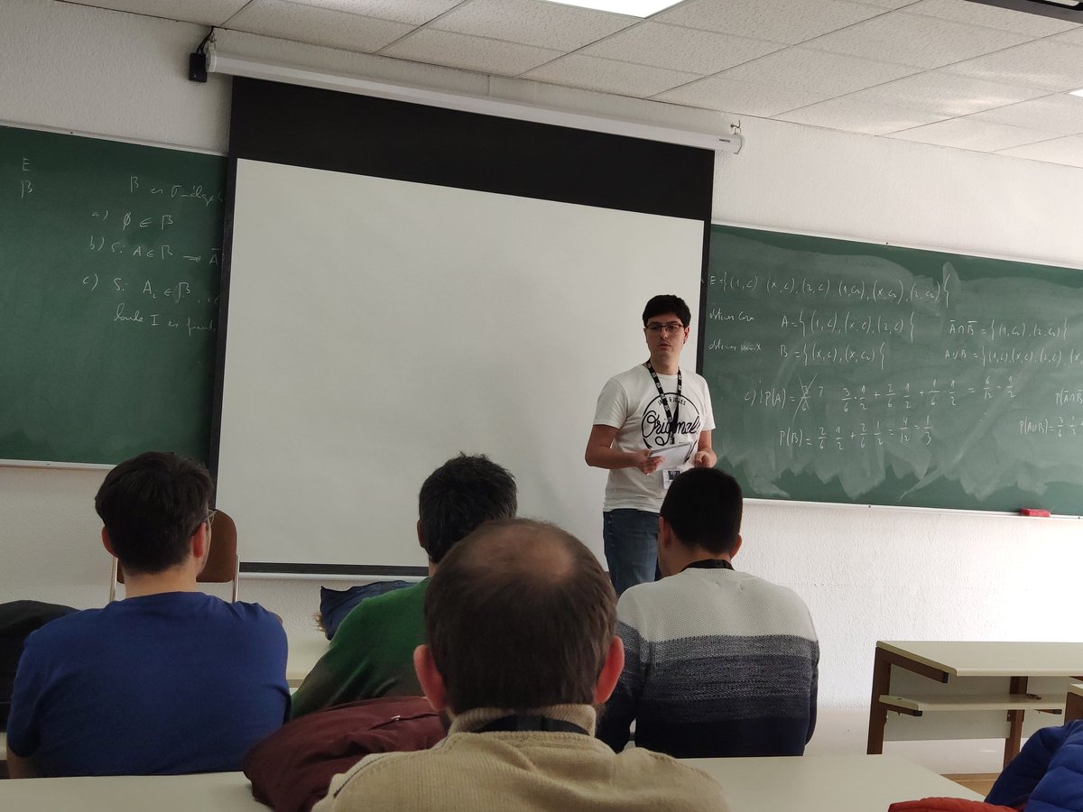 Imagen de Víctor dando la charla