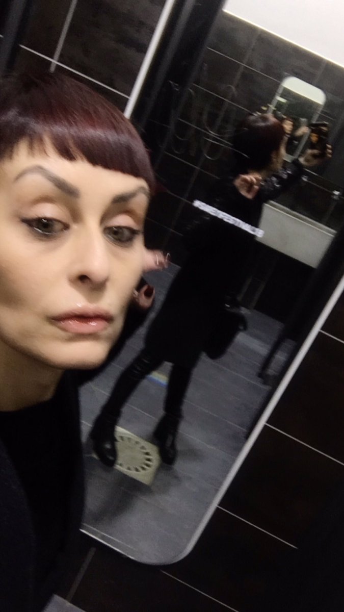ValentinaManzi2's tweet photo. Le belle serate #giroingiro #musicislife https://t.co/8IowtfD5NE