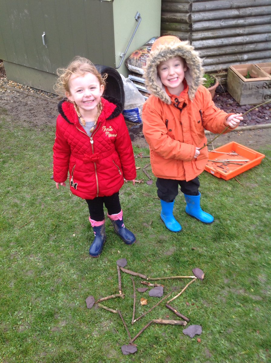 HForestschools's tweet photo. @EYFSHeath Reception Bears and Lions have enjoyed making stars in partners using sticks and stones, relating to their classroom topic; What happens when you fall asleep? #SticksAndStones #TwinkleTwinkleLittleStar #ForestSchoolLearning #EYFSLoosePartsPlay https://t.co/AhOmlZWZfc