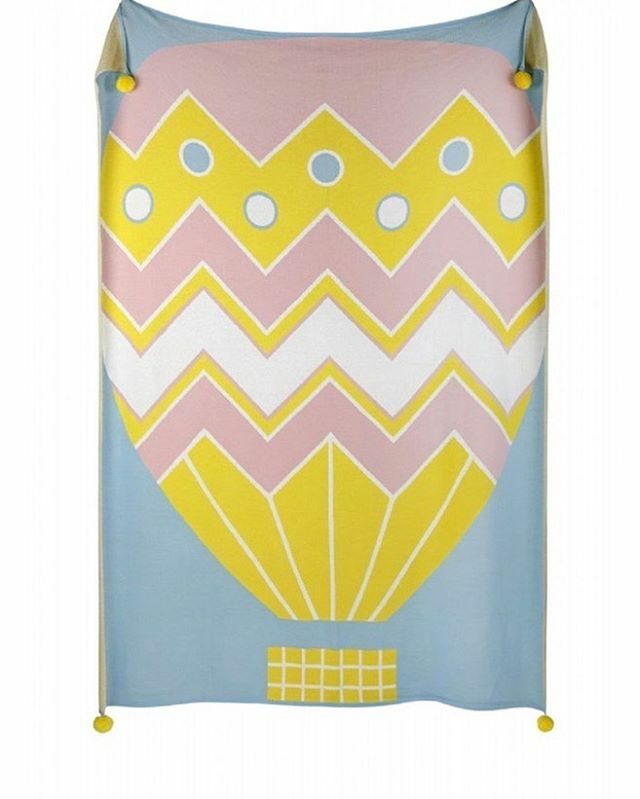 SnuggleTruffle's tweet photo. I’ve just found 3 more #hotairballoon knitted throws. These are a big favourite. Thrown on beds, sofas, snuggle under to watch TV. And 40% off with code NewYear40 🙂🙂🙂
#balloons #balloondecor #knittedblanket #snuggleblanket #throws https://t.co/0uk8sY6Khb https://t.co/8y3LKL0Cxh