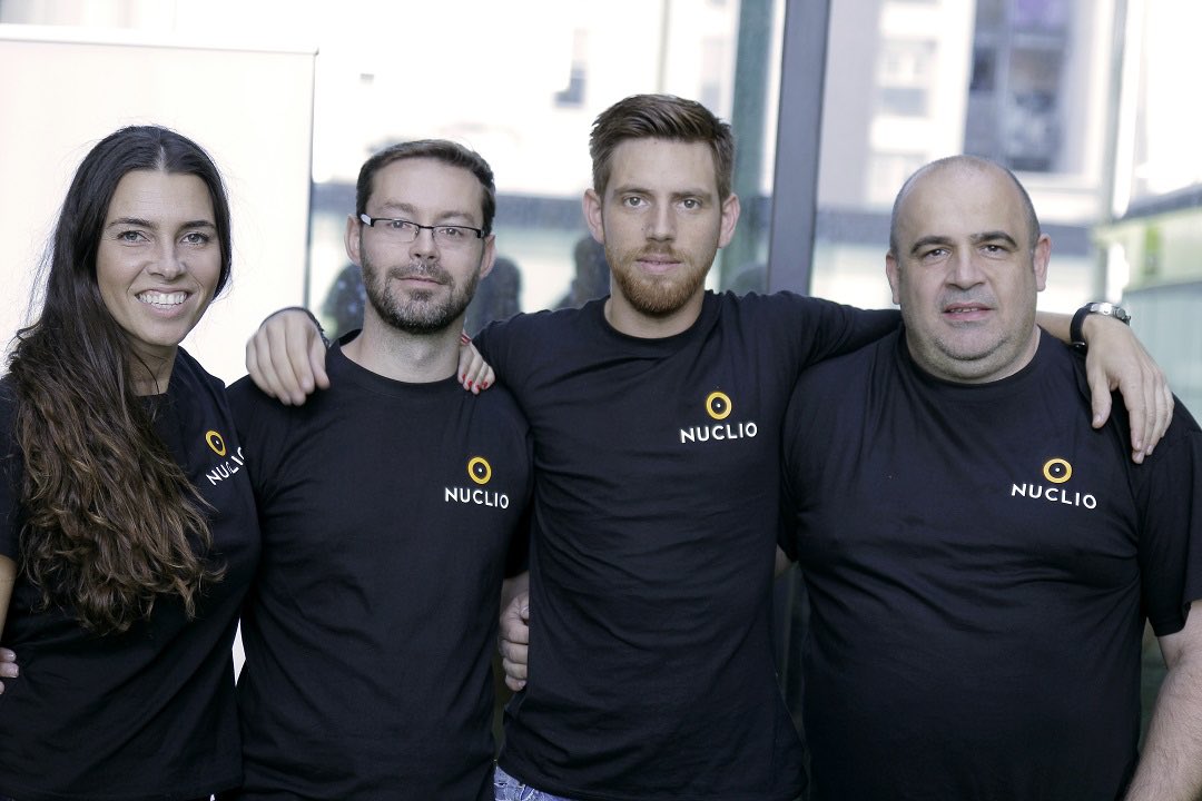 Hoy hace 4 años que junto a María, Alex y Marc fundamos <a href="/NuclioVB/">Nuclio</a>. En este tiempo ya hemos creado @eelp_app <a href="/housfy_es/">Housfy | Líder en innovación inmobiliaria</a> <a href="/finteca/">Finteca</a> <a href="/prohipotecas/">Prohipotecas</a> <a href="/veronejewels/">Verone</a> @Typs_es <a href="/nuclioschool/">Nuclio Digital School</a> y #Casum. Se nos han unido más socios a la aventura y pronto lanzaremos una #HealthTech 🚀