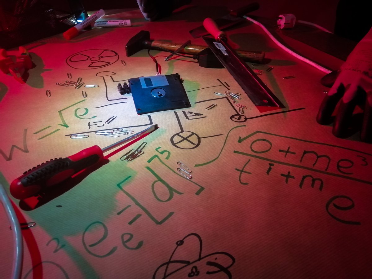 ReHuGa_official's tweet photo. Our top scientists are currently working on a way to decypher this cutting edge human Informationstorage.
@TotallyNoAliens https://t.co/KXgBw40dsg