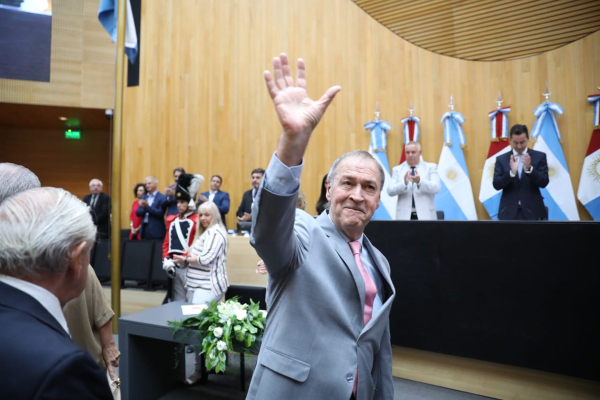 gobdecordoba's tweet photo. "Hace cuatro años enumeraba los pasos que daríamos para profundizar la transformación estructural más importante de Córdoba, que hoy todos pueden ver. Era un sueño, un compromiso, y una palabra empeñada. Y estoy contento: cumplimos" @JSchiaretti #LegislaturaCBA2020 https://t.co/i7vdBe6QyZ