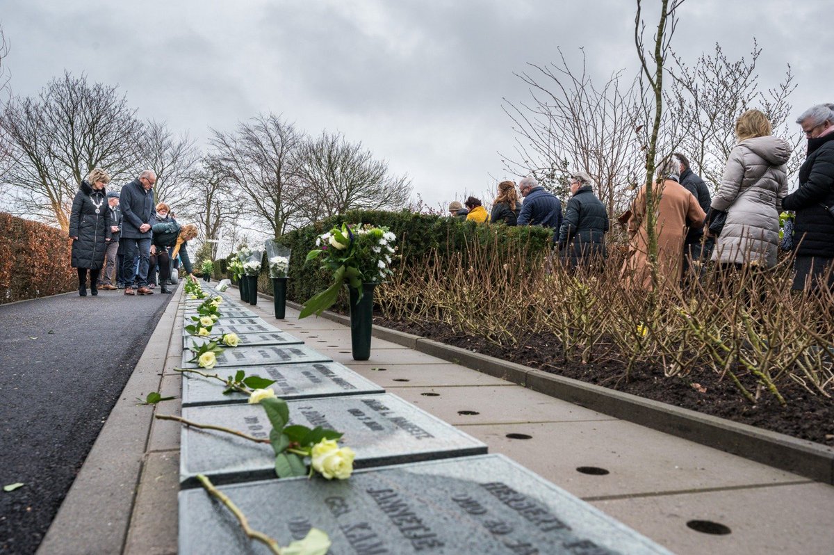 Indrukwekkende, drukbezochte herdenking van de #watersnoodramp in Oude-Tonge, vanmorgen. De ramp van 1953: het verhaal dat verteld moet blijven worden. Opdat wij nooit vergeten!