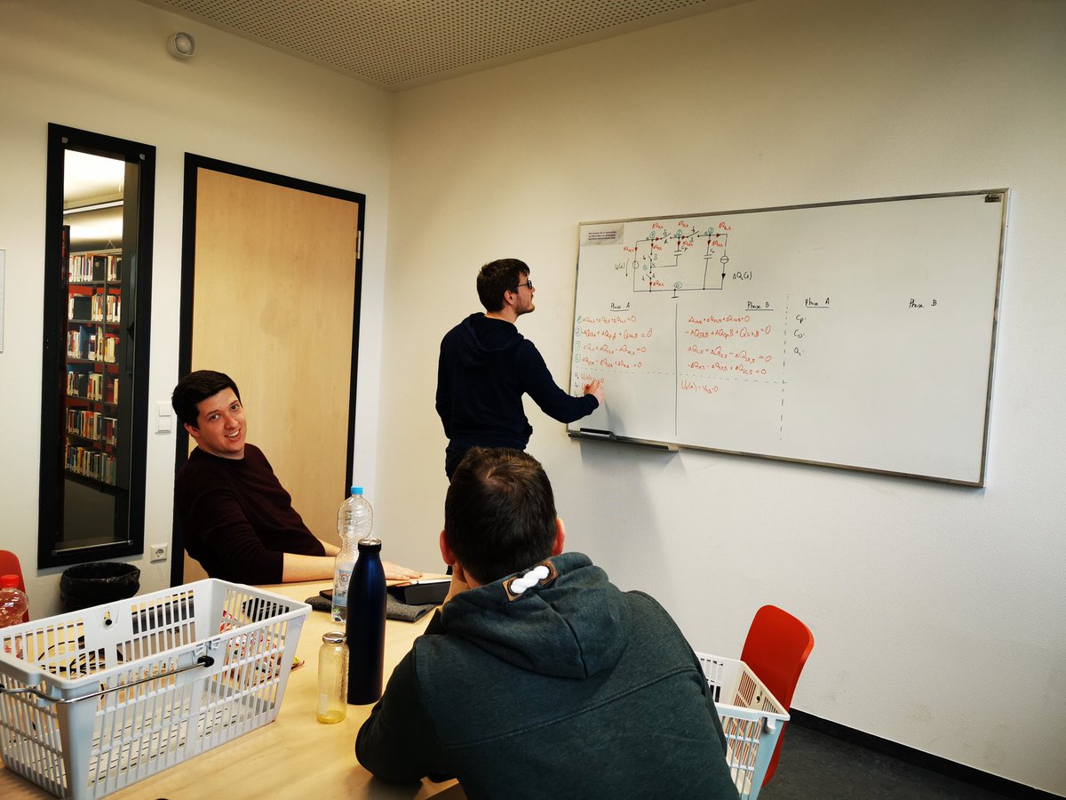 rbz_shell's tweet photo. Close to the final #exams #weekend is a meaningless word.

@HS_Reutlingen https://t.co/D81IvqIr16