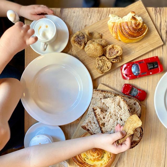 jokuti's tweet photo. Saturday as usual.
#jokuti_hungary
#foodie #teamjokuti #marketvisit #goosecracklings #culinarygodmother #gasztrokeresztanya #sourdough #marktbesuch #toportyu #libateperto #twitter #onmyplate #parasztkenyer https://t.co/mvdAagEjWS