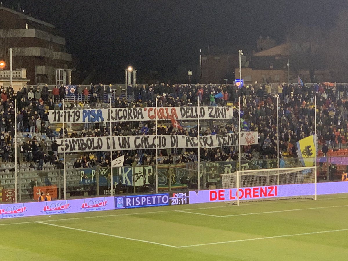 USCremonese's tweet photo. Un pensiero da applausi 👏🏻 
#carla #applausi #tifo #cremonese #usc #cremo #grigiorossi #forzagrigiorossi @PisaSC https://t.co/WUsXYcpEiD