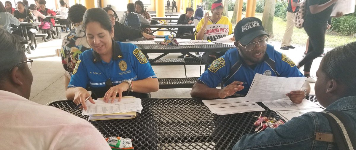ChiefEdwinLopez's tweet image. Commander Peraza and Officer Townsley participating in the @CarolCitySr1 2nd Semester Report Card Conference #schoolRESOURCEofficers
