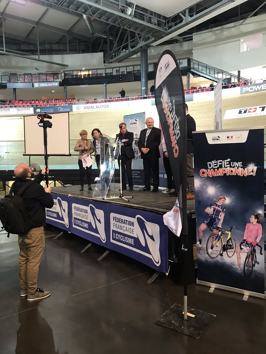 👉🏽 Présentation du #vivreVélo au Féminin de la <a href="/FFCyclisme/">FFC</a> avec <a href="/RoxaMaracineanu/">Roxana Maracineanu</a> 👏🏽🇫🇷