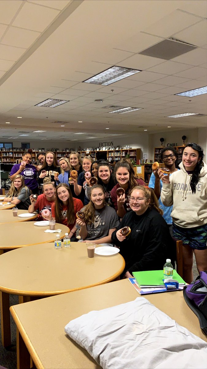 CoxMillSb's tweet photo. Thank you to @sydney11cassidy for providing us with breakfast!!!! 🍩 🥎#millmentality #builtatthemill #ladychargersoftball #teamlockin https://t.co/wgEzNHsbLf