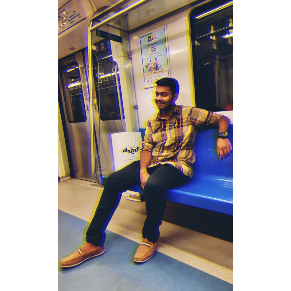 Janarth27189998's tweet photo. #calssy #metrotrains #TrendingNow #cool #Candid https://t.co/RicvVwMA0t