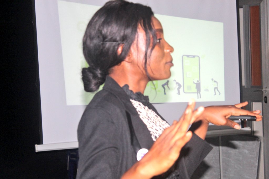 FemcodeA's tweet photo. Choosing a career Path in Digital Marketing .
Thank you @ezemaprecious for taking through the digital strides .
#digitalmarketing
#femcodeafrica
#CareerPath2020
#womenintech
@rad5academy
@rad5techhub https://t.co/lwwgofbNRg
