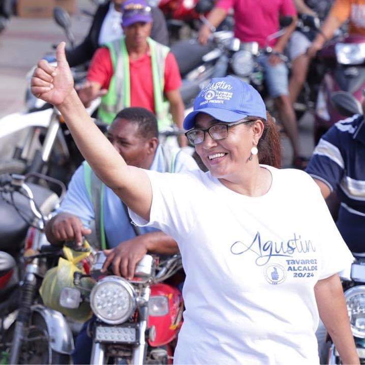 jb2728's tweet photo. El próximo Presidente de la República Dominicana @luisabinader comienza hoy su recorrido en las calles de Las Terrenas por las provincias de Samaná y María Trinidad Sánchez en apoyo a nuestros candidatos municipales.¡Contentos por el Cambio que viene para el nordeste! #ElCambioVa https://t.co/e0M9teVrCu