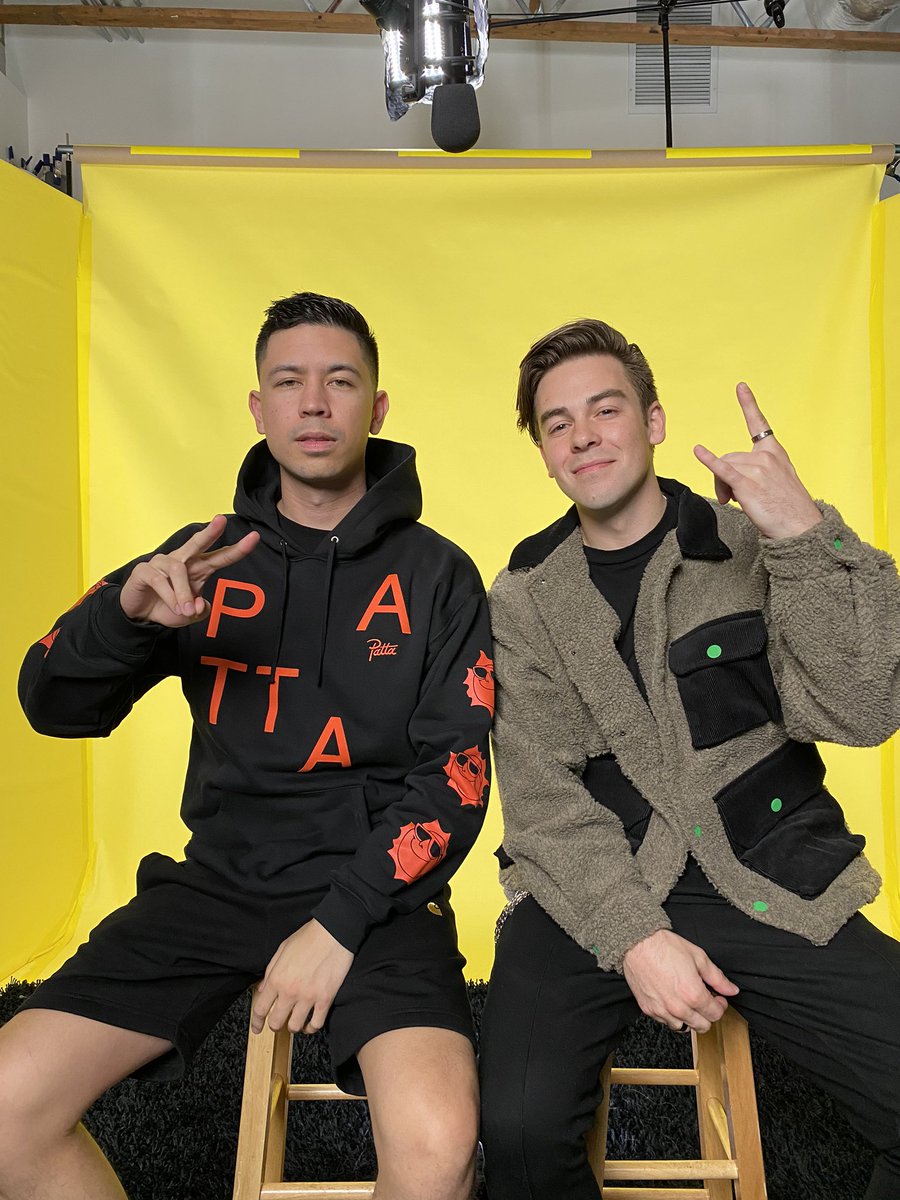 TinyTransGang's tweet photo. why is are so many pictures of Cody and Noel together like:

✌🏽😐                        😊🤟🏻 https://t.co/KrhSIpg6fy