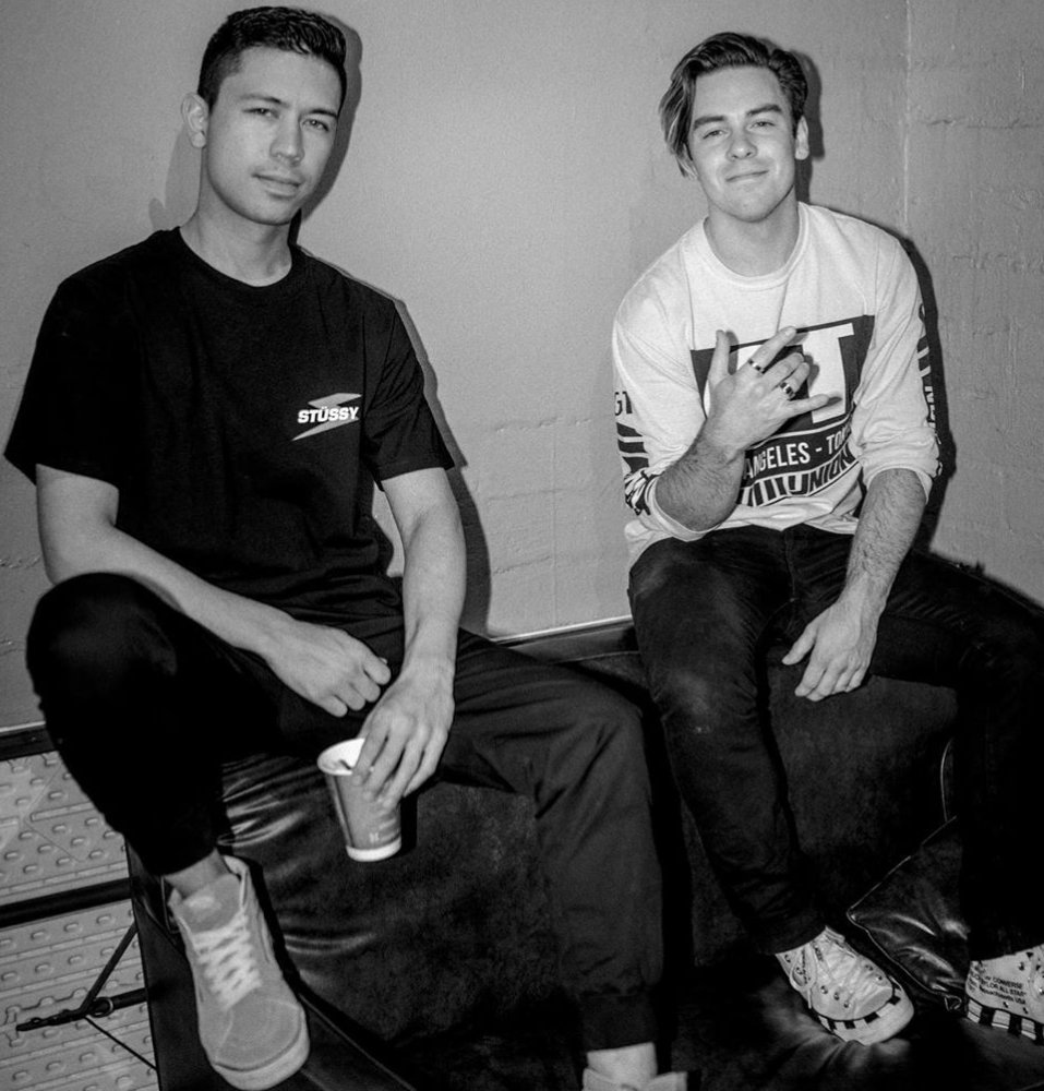 TinyTransGang's tweet photo. why is are so many pictures of Cody and Noel together like:

✌🏽😐                        😊🤟🏻 https://t.co/KrhSIpg6fy