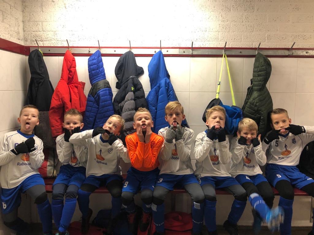 1_jo8's tweet photo. Non verbale reactie van onze wedstrijd bespreking😁 https://t.co/WyiiiLoxlD