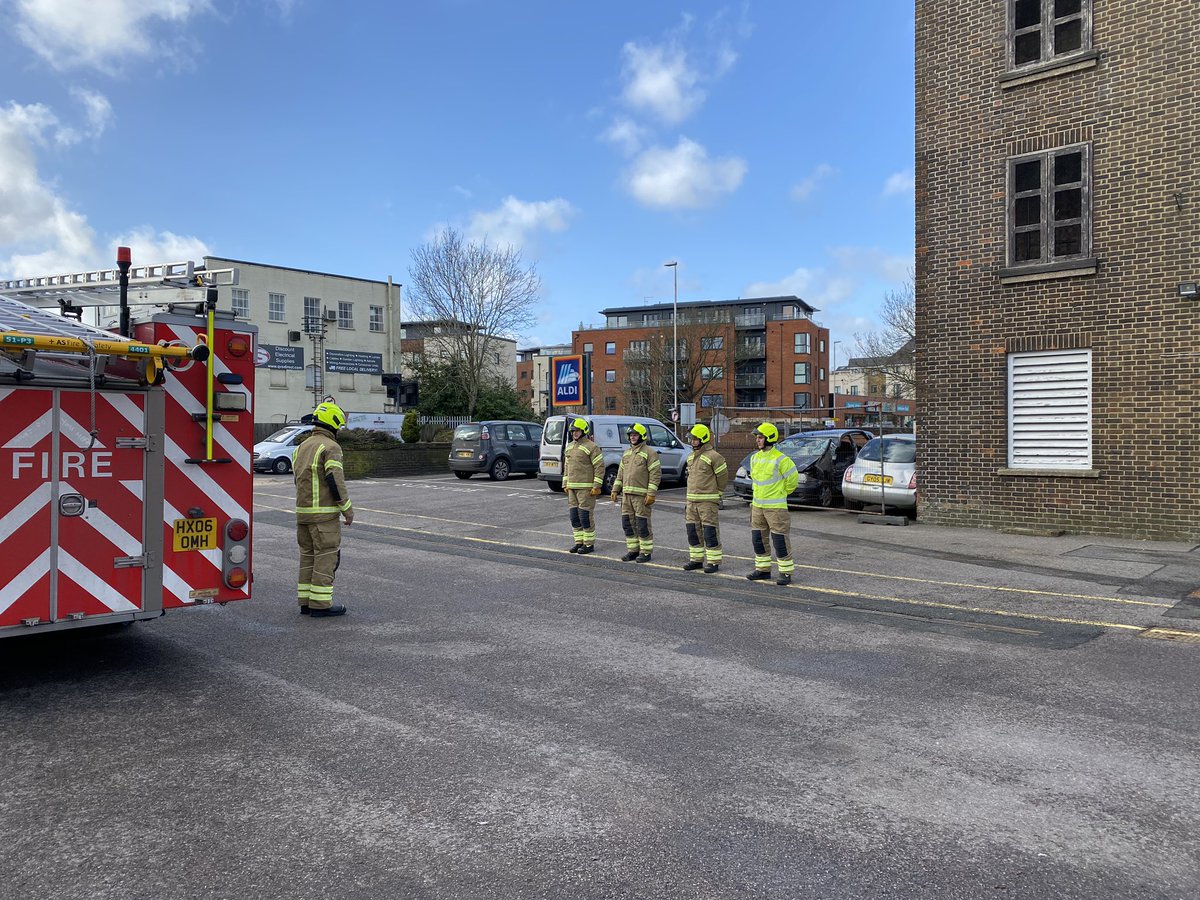 crocks01's tweet photo. Worthing RDS 🚒supporting @EGFireRescue with County Cover today. Drilling by Numbers this morning. #squadnumber #rds #training #wsfrs https://t.co/AMXD9bVUH4