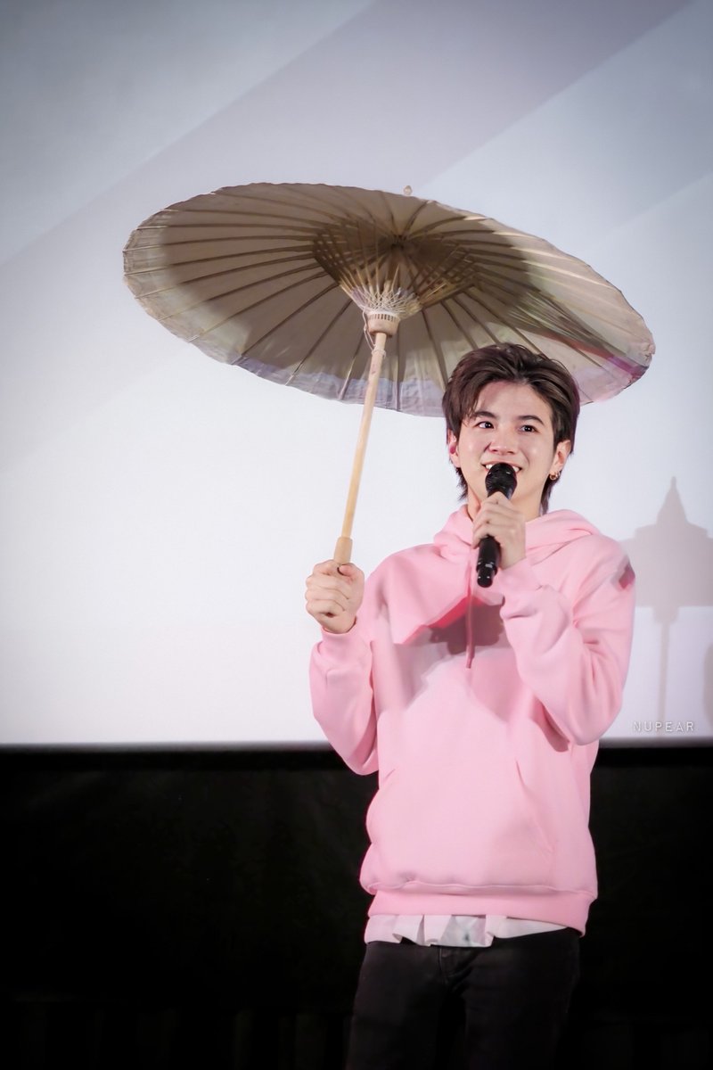 nupear_photo's tweet photo. ปี้สาวครับ ตอนนี้ผมเป๋นหนุ่มแล้วครับ 
มีแม่หญิงมาไล่จับจะยับเอาผมไปเป็นแฟน ลาๆ 

ล้านนาบอยแปลนแปลน 🦁☂️

#CathyDoll2wishxPerth
#คนของแปลน #PlanRathavit https://t.co/s30aVr9kXM