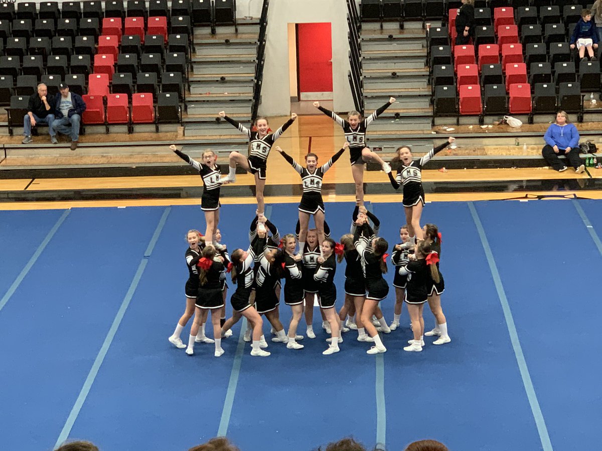 All_in_LC's tweet photo. #LCCheer and #LMSCheer gave two great performances yesterday after the basketball games! #BankOnTheBulldogs #NationalsBound #AllinLC https://t.co/BTXHhHNCbV