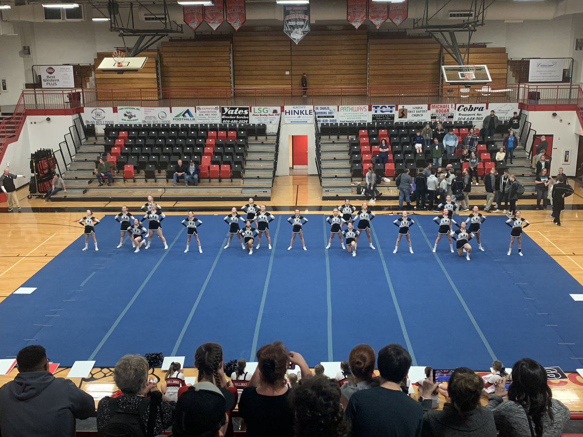 All_in_LC's tweet photo. #LCCheer and #LMSCheer gave two great performances yesterday after the basketball games! #BankOnTheBulldogs #NationalsBound #AllinLC https://t.co/BTXHhHNCbV