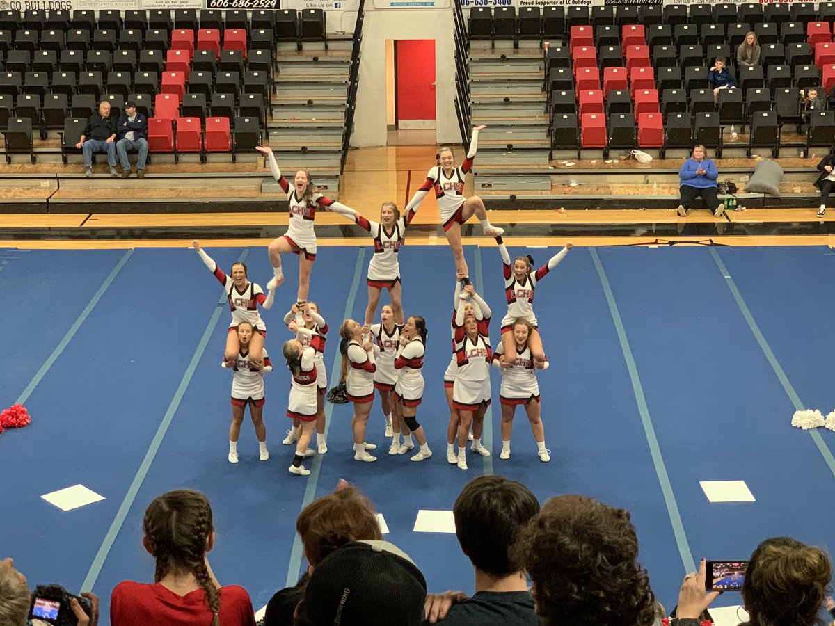 All_in_LC's tweet photo. #LCCheer and #LMSCheer gave two great performances yesterday after the basketball games! #BankOnTheBulldogs #NationalsBound #AllinLC https://t.co/BTXHhHNCbV