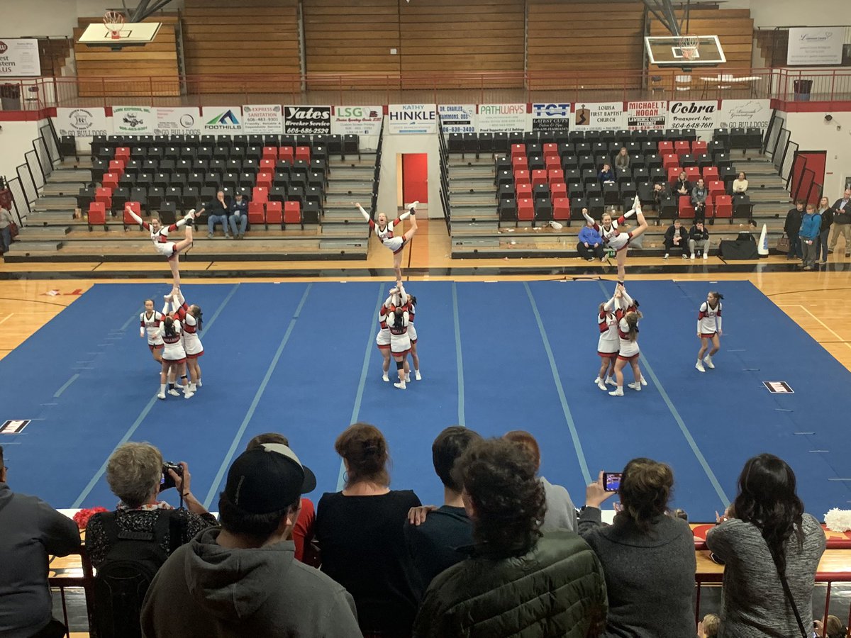 All_in_LC's tweet photo. #LCCheer and #LMSCheer gave two great performances yesterday after the basketball games! #BankOnTheBulldogs #NationalsBound #AllinLC https://t.co/BTXHhHNCbV