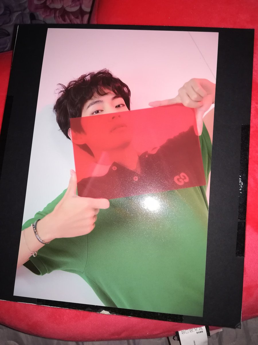 littlenanamjoon's tweet photo. WTS (Want to sell)
Season Greetings 2020 loose items
ID Photo (Taehyung) - RM 8
Greeting message card (Taehyung) - RM 20
Mini poster (Taehyung) - RM 15
can reserve first and meet up at #TAEKOOKinMY in Kuantan
cc: @WANDERLUSTeam https://t.co/dv6yc8A9sw