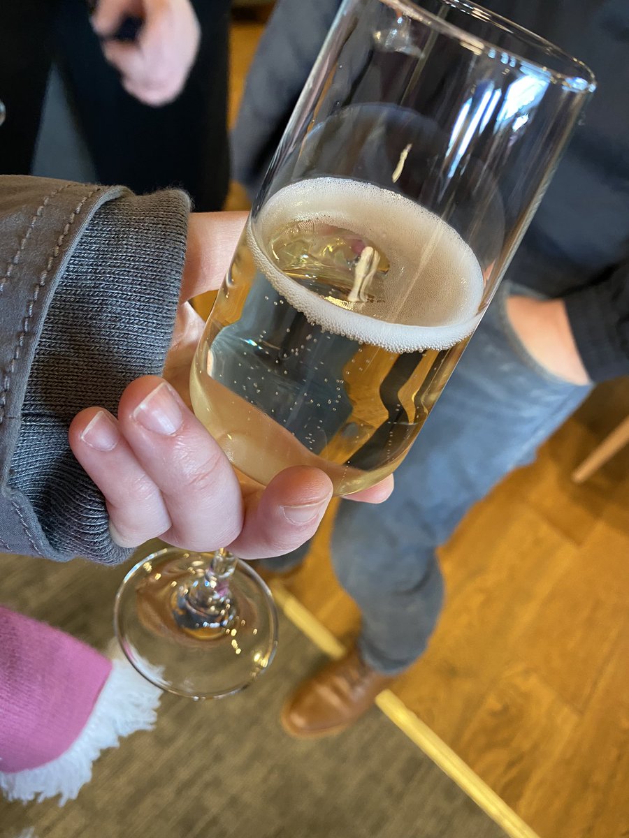 sophierodwell1's tweet photo. #PremierLounge #TheBeautifulGame #WineOnArrival @LFC 
@CShawQEH @nettswalsh https://t.co/8QqjeaoeIB
