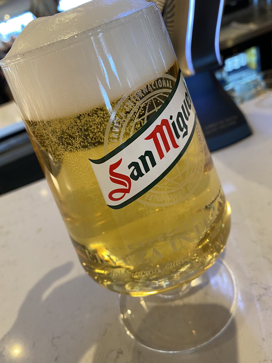 sophierodwell1's tweet photo. #PremierLounge #TheBeautifulGame #WineOnArrival @LFC 
@CShawQEH @nettswalsh https://t.co/8QqjeaoeIB