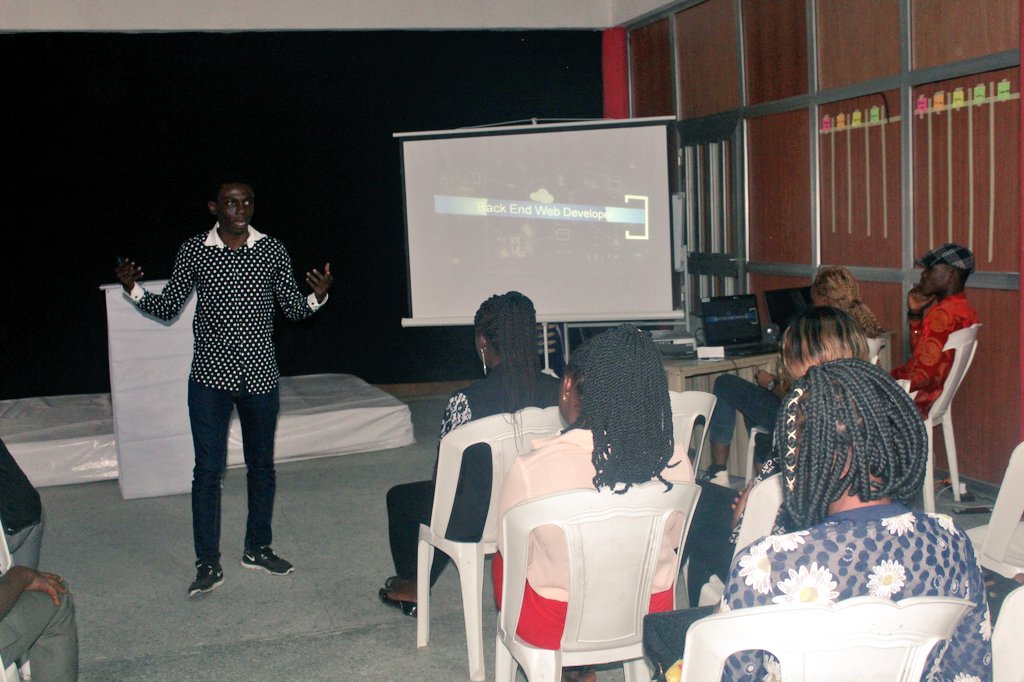 FemcodeA's tweet photo. Choosing a career Path in Web development.
@DavisIyke dropping gems.
.
#FemCodeAfrica
#CareerPath2020 https://t.co/dqhto6DzuH