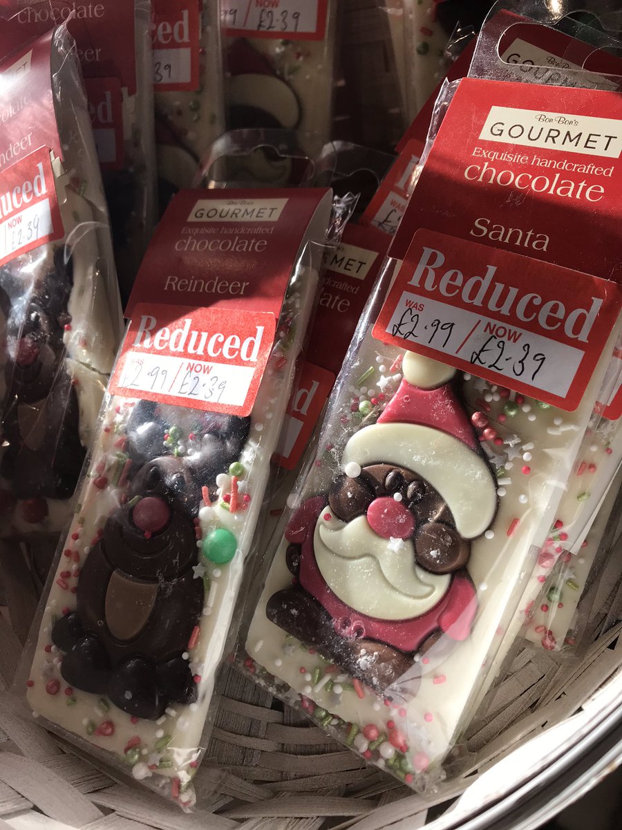 Coo84_ff's tweet photo. Colchester Zoo gift shop #keepingxmasgoing https://t.co/jYdt3z7Kbu