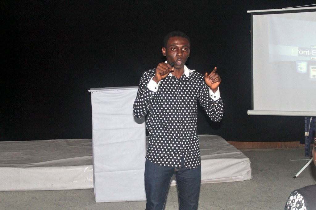 FemcodeA's tweet photo. Choosing a career Path in Web development.
@DavisIyke dropping gems.
.
#FemCodeAfrica
#CareerPath2020 https://t.co/dqhto6DzuH