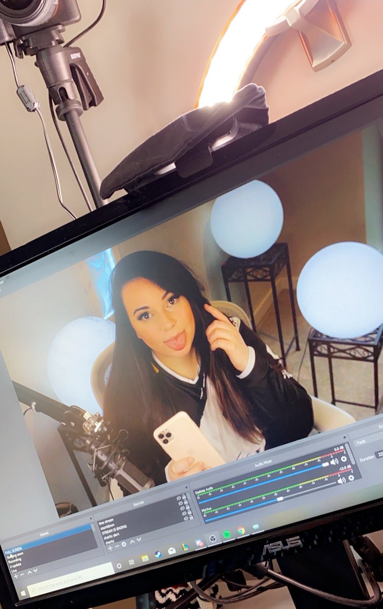 Athena's tweet image. 🏆L I V E 🏆

RLCS VIEWING PARTY ALL DAY TODAY 10hr stream🤓

Every series prediction I’m wrong, I gift 5 subs

Trivia games

Giving away RLCS s8 wheel code at a random time during to days stream so DONT MISS OUT😳😱

Twitch.tv/Athena