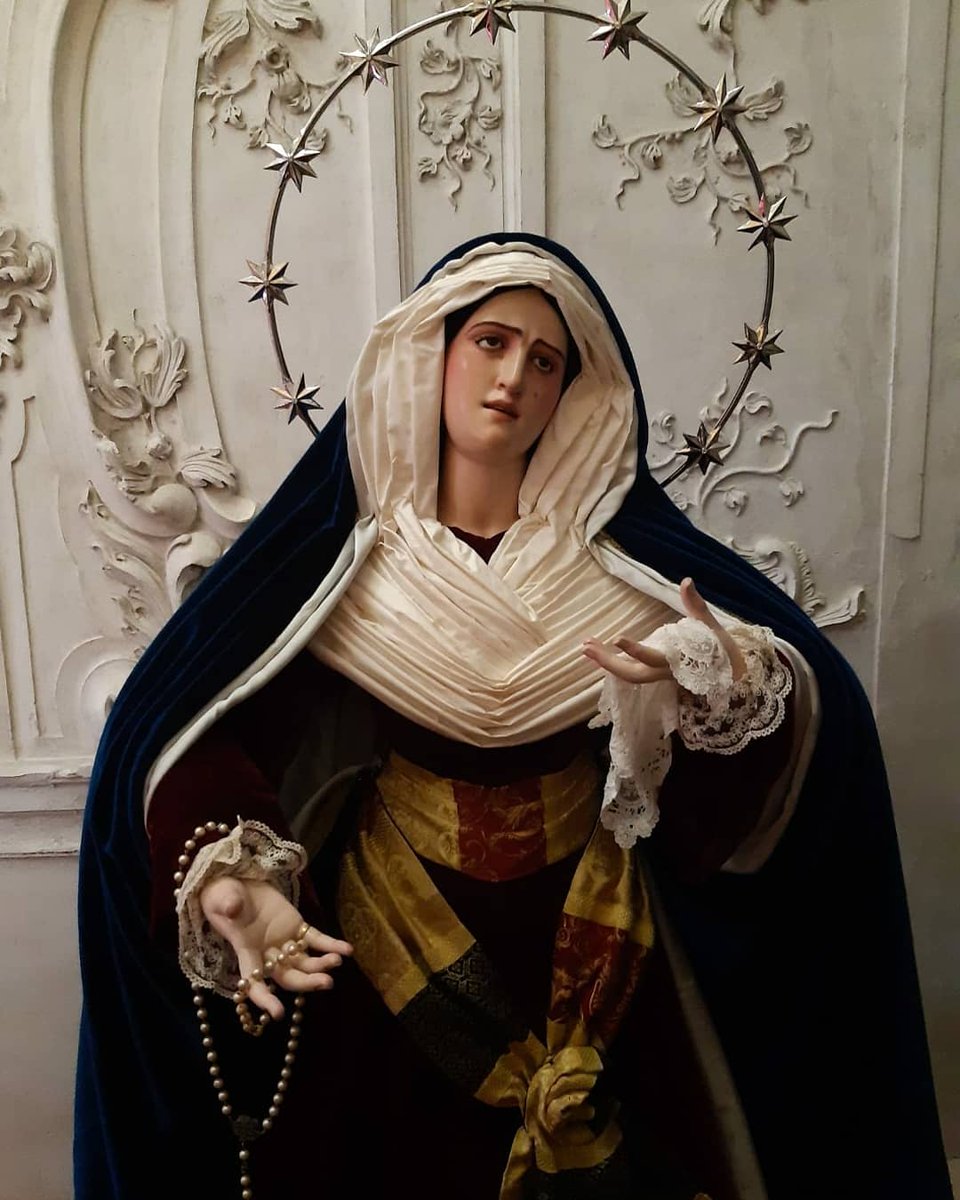 Ya se encuentra ataviada de hebrea Nuestra Señora y Madre de los Dolores.