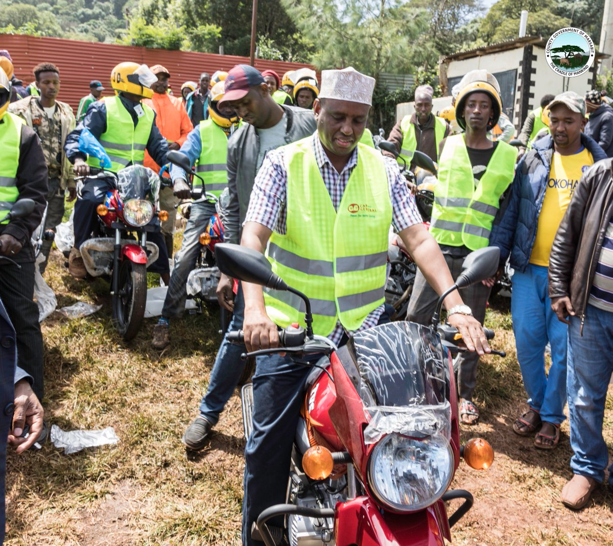 GovMohamudAli's tweet photo. Today, I gave out 38 motorbikes (boda bodas) to boda boda riders from 19 stages within Saku constituency. https://t.co/dplnyQqbNu