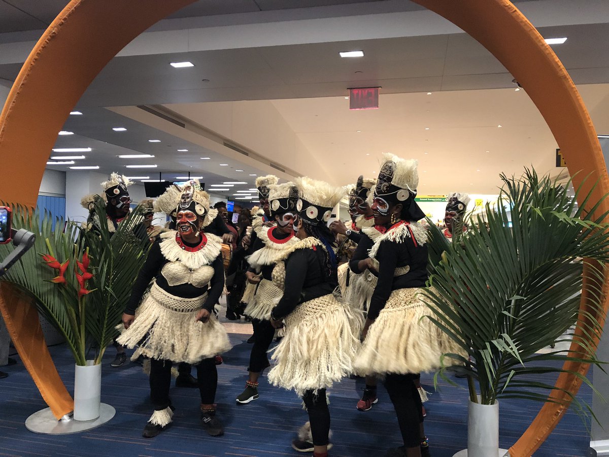 CRGuadeloupe's tweet photo. 🎉Inauguration du vol @JetBlue entre New-York et Pointe-à-Pitre! Cette première rotation arrivera à l'aéroport Pôle Caraïbes à 13h15 🛬

➡ Infos: https://t.co/yuKFe2hSMF

#JetBluePTP #JetBlue #Tourisme #NewYork #Guadeloupe #Guadeloupeislands https://t.co/ovRioLoWps