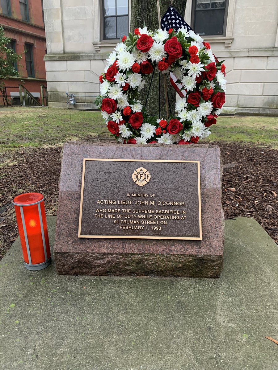 Local1522's tweet photo. 27th anniversary of Acting Lt John O’Connor’s line-of-duty death fighting a structure fire at 91 Truman St.  The fire also took the lives of 3 civilians on  Feb 1, 1993. https://t.co/ZR8QaFLaqM