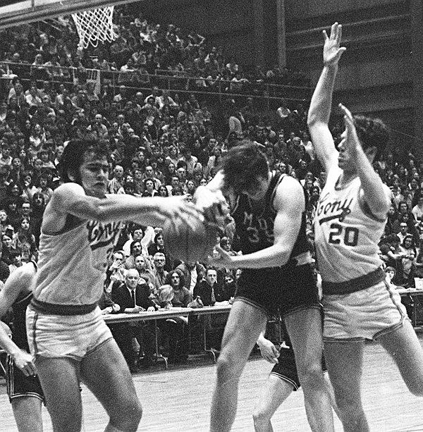 TheStatsGuy262's tweet photo. Cony vs. Mount Desert Island (1973) #mesports #varsitymaine #lookatthatcrowd https://t.co/EHSbZ62QjA