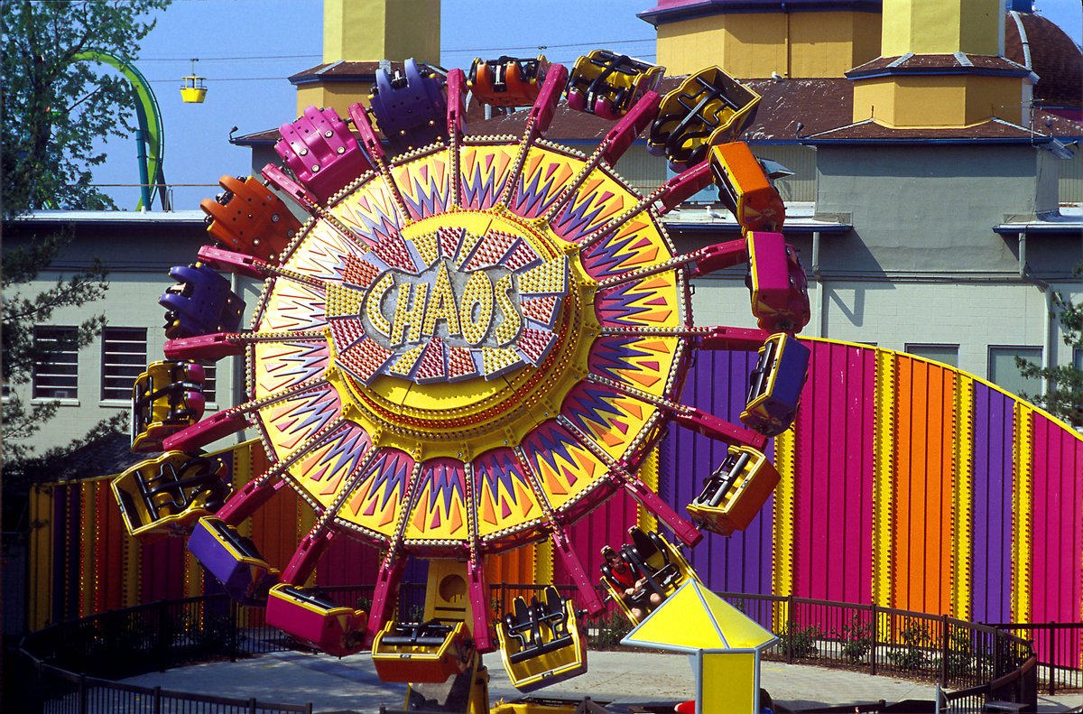 cedarpoint's tweet image. 98 days until Opening Day! 

Who remembers Chaos?! This flat ride flipped guests upside down while spinning around and around starting in 1997. #CP150
