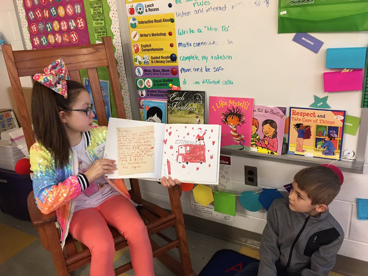 PHESreading's tweet photo. 5th graders at PHES love to Guest Read dressed as celebrities! https://t.co/Qei8CKTVUj