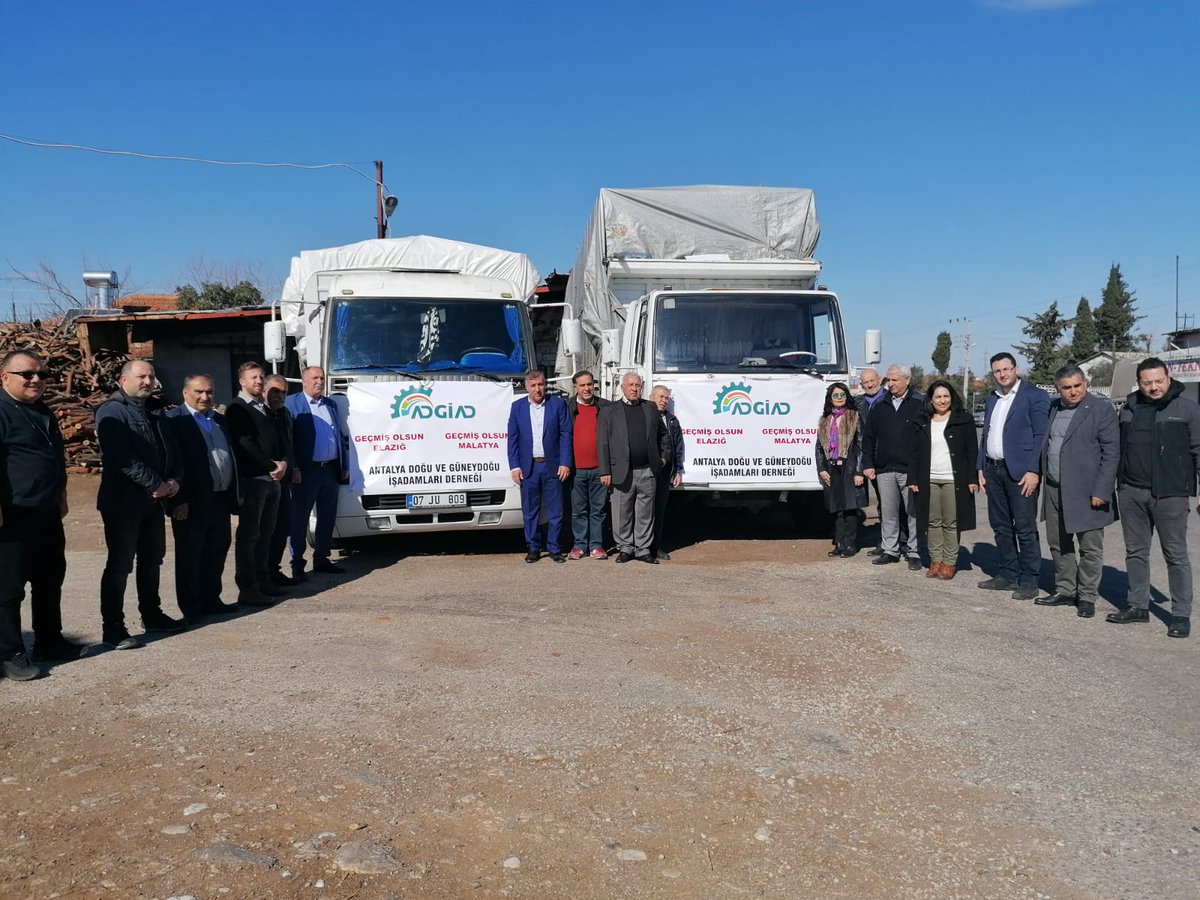 adgiad's tweet photo. Elazığ depreminde mağdur olan ve zorlu kış şartlarında çadırda yaşam mücadelesi veren depremzede kardeşlerimizin ısınma problemlerini gidermek için Antalya'dan yakacak yüklü kamyonlarımız yola çıktı. Emeği geçen herkese teşekkür ederiz. Rabbım bir daha böyle acılar yaşatmasın. https://t.co/GS5AxGPtjA
